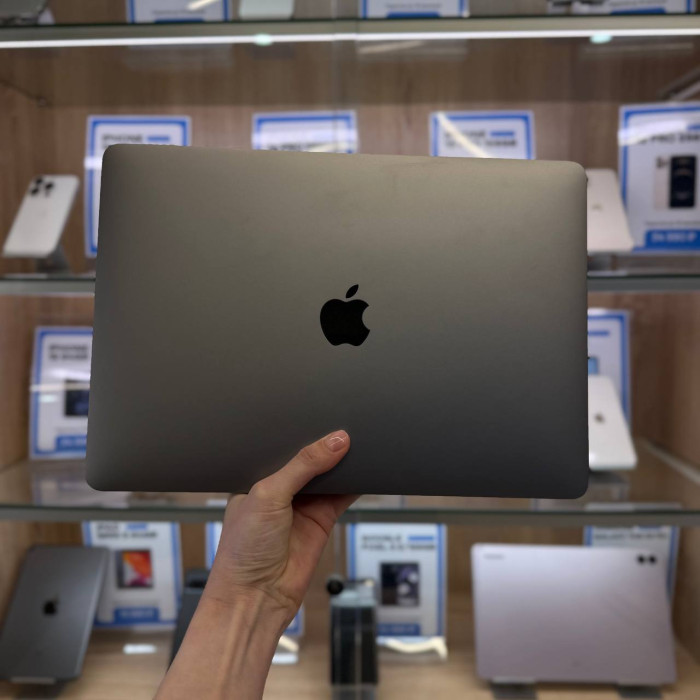 Уценка Ноутбук Apple MacBook Air 13 Late 2020 MGN63 (Apple M1, 8GB/256GB, 7-Core GPU) Серый космос | Фото 1 из 5