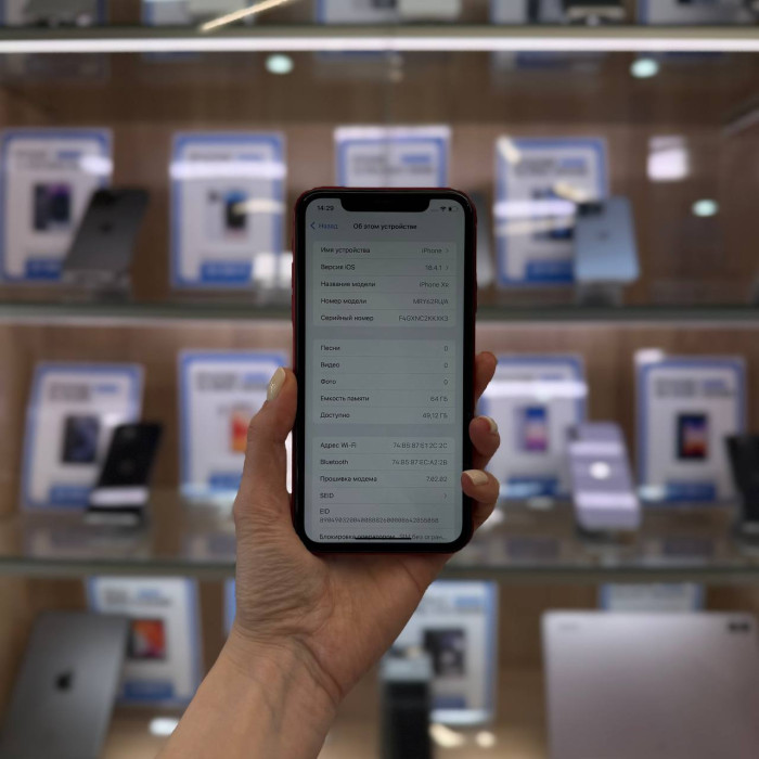 Б/у Смартфон Apple iPhone XR 64GB Red RU | Фото 2 из 5