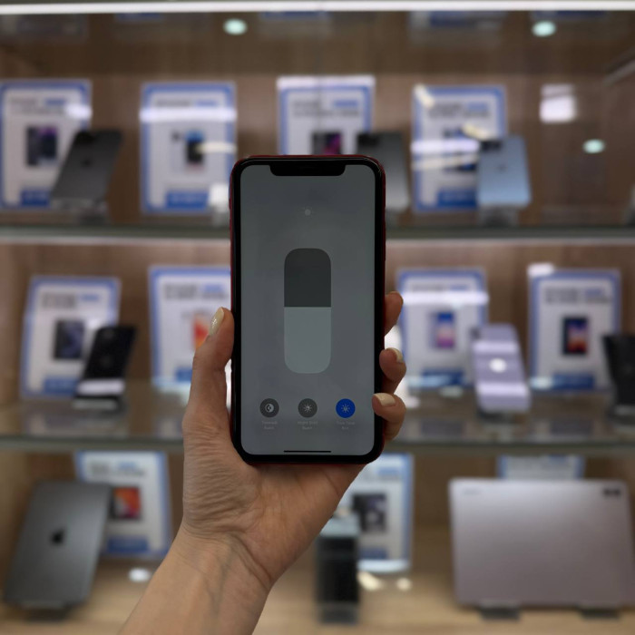 Б/у Смартфон Apple iPhone XR 64GB Red RU | Фото 3 из 5