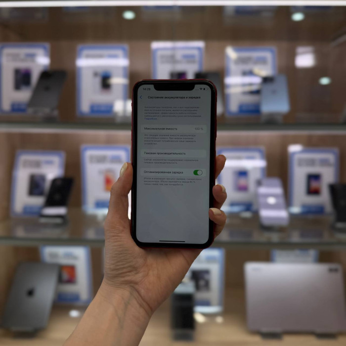 Б/у Смартфон Apple iPhone XR 64GB Red RU | Фото 4 из 5