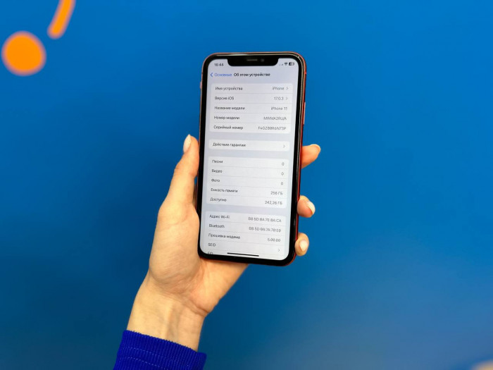 Б/у Смартфон Apple iPhone 11 256GB Красный | Фото 3 из 7