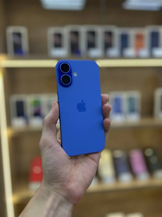 Б/У Смартфон Apple iPhone 16 128GB Ультрамарин nano SIM + eSIM