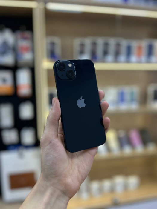 Б/у Смартфон Apple iPhone 13 128GB Темная ночь