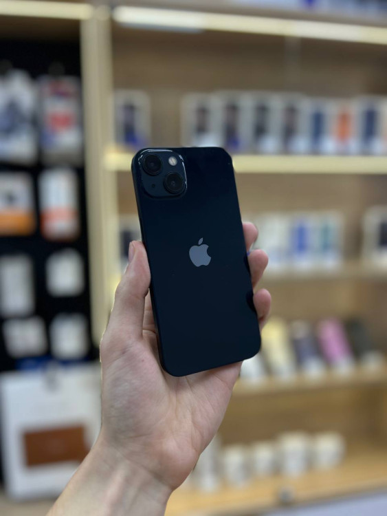 Б/у Смартфон Apple iPhone 13 128GB Темная ночь